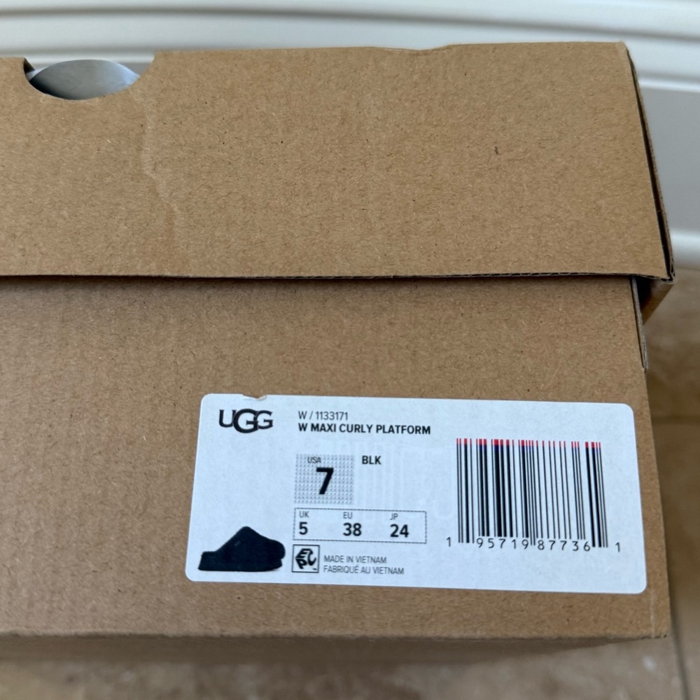 Ugg W Maxi Curly Platform Slides! - image 7